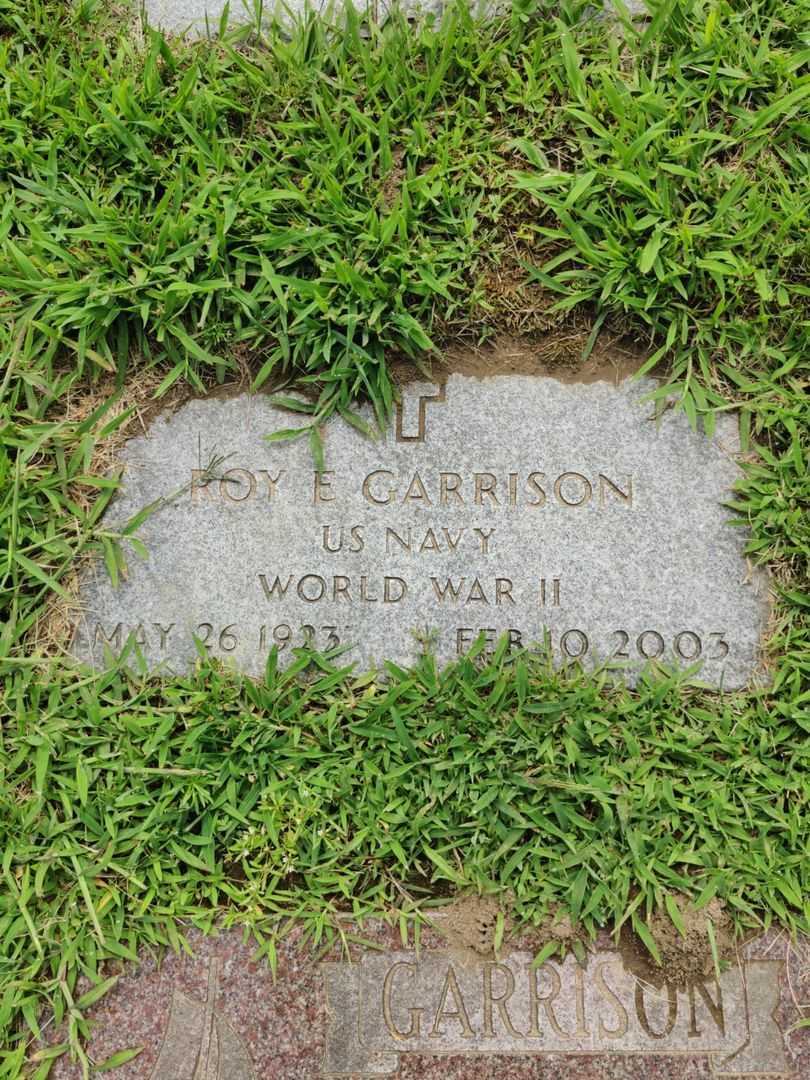 Roy E. Garrison's grave. Photo 3