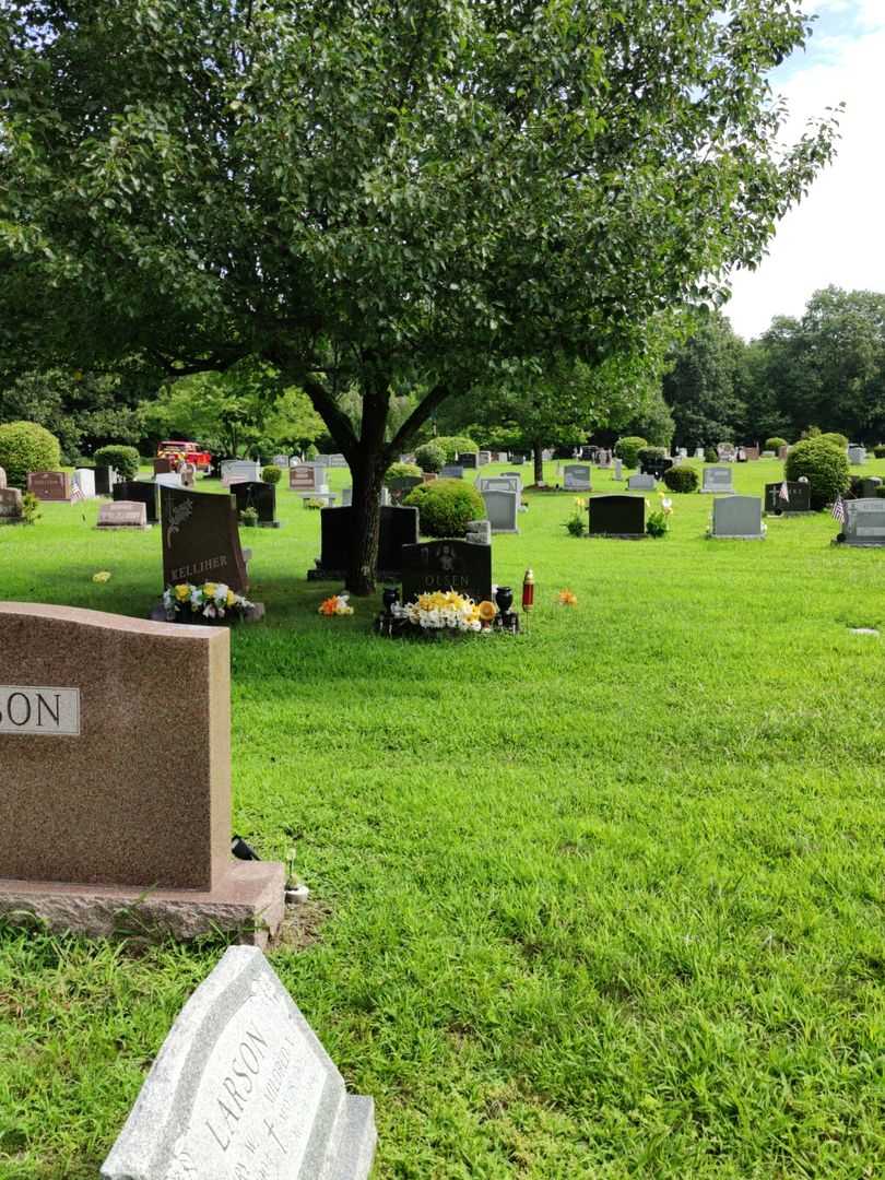Joan H. Olsen's grave. Photo 2