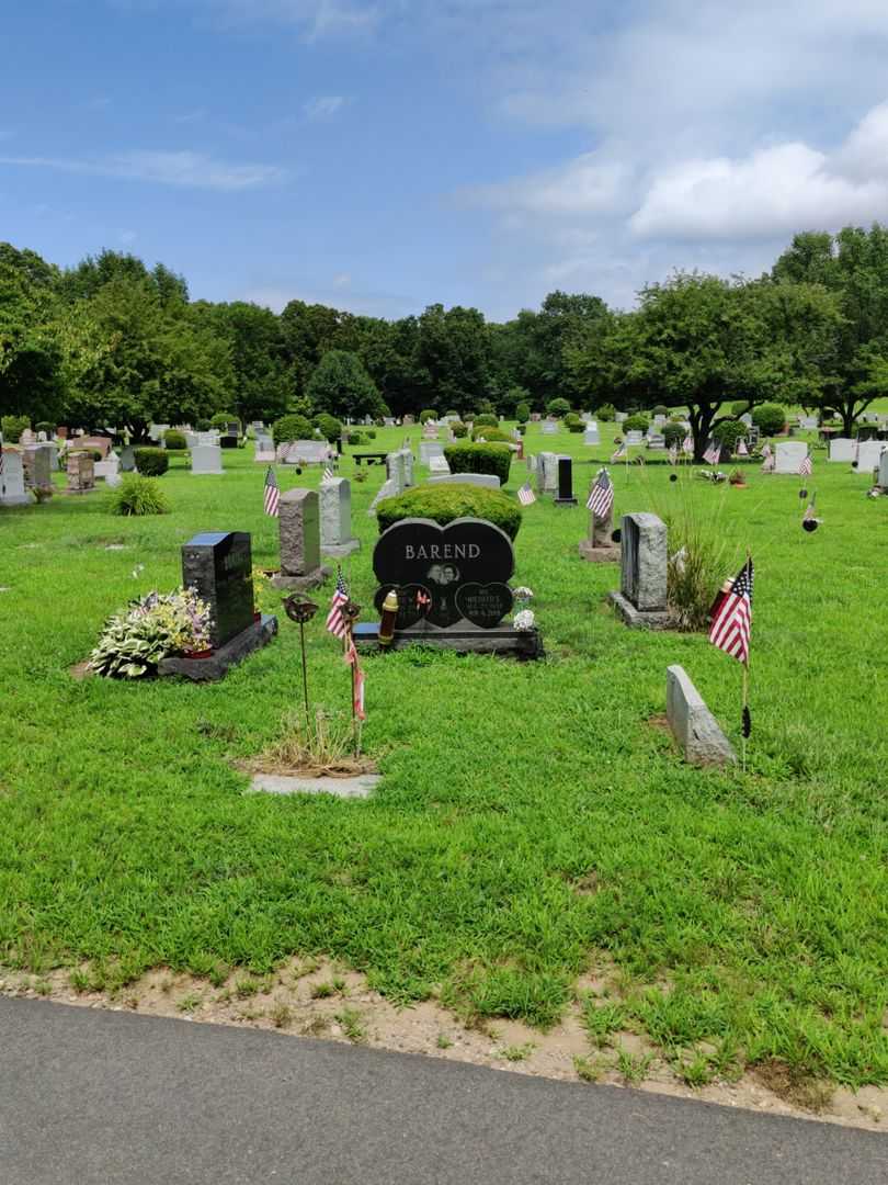 Mildred S. "Mil" Barend's grave. Photo 2