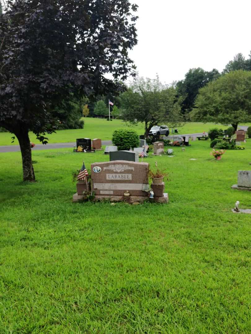 Jacqueline M. Larabee's grave. Photo 2