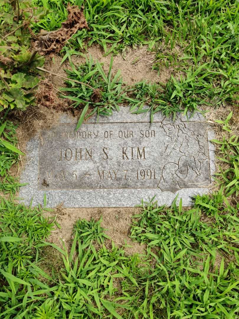 John S. Kim's grave. Photo 1