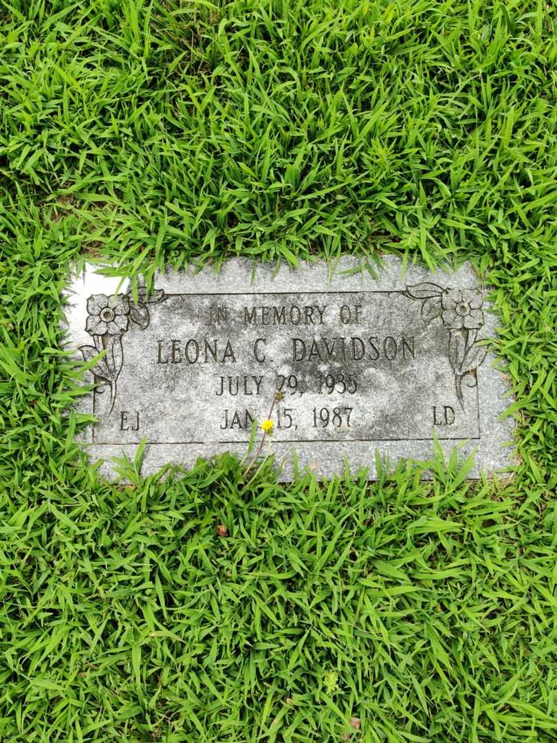 Leona C. Davidson's grave. Photo 1