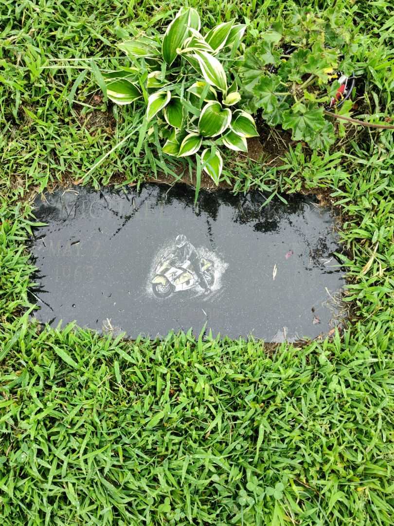 Michael J. Parker's grave. Photo 1